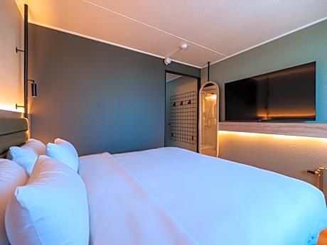 Apartment with One King Bed, Two Single Beds and One Sofa Bed