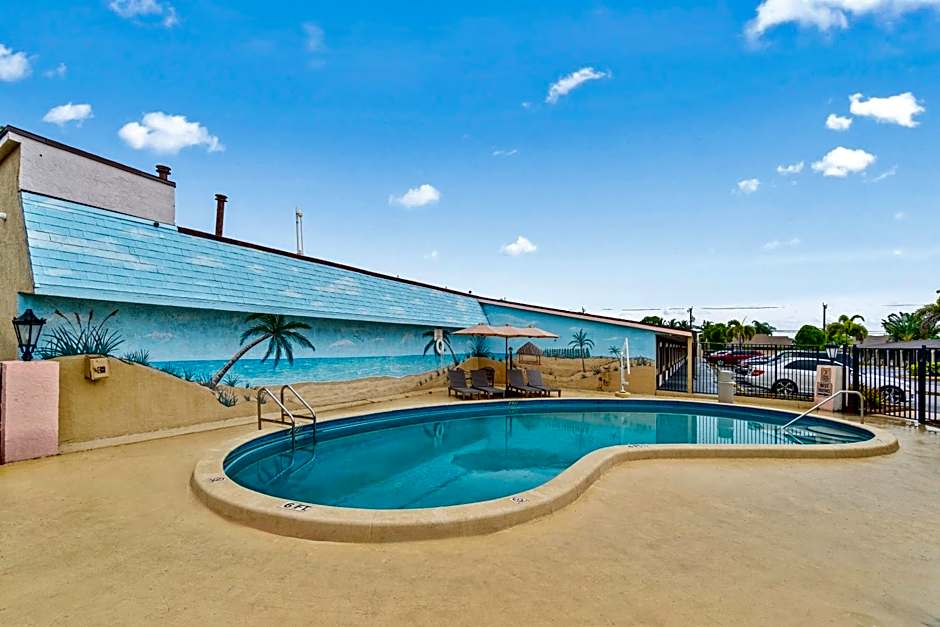 Super 8 by Wyndham Lantana West Palm Beach