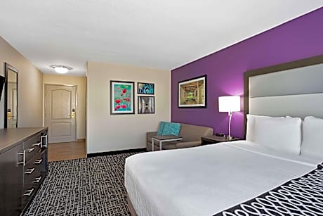 1 King Bed, Suite, Non-Smoking
