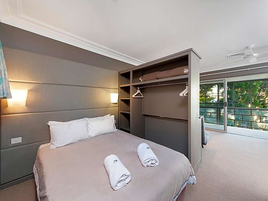 Dutchies Motel Nelson Bay & Dutchmans Beach Apartments