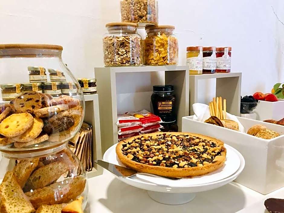 Piccadilly Rooms Restaurant and Beach