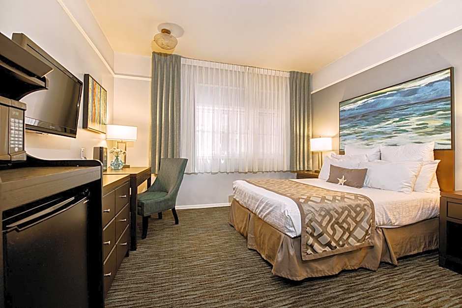 Tamarack Beach Hotel