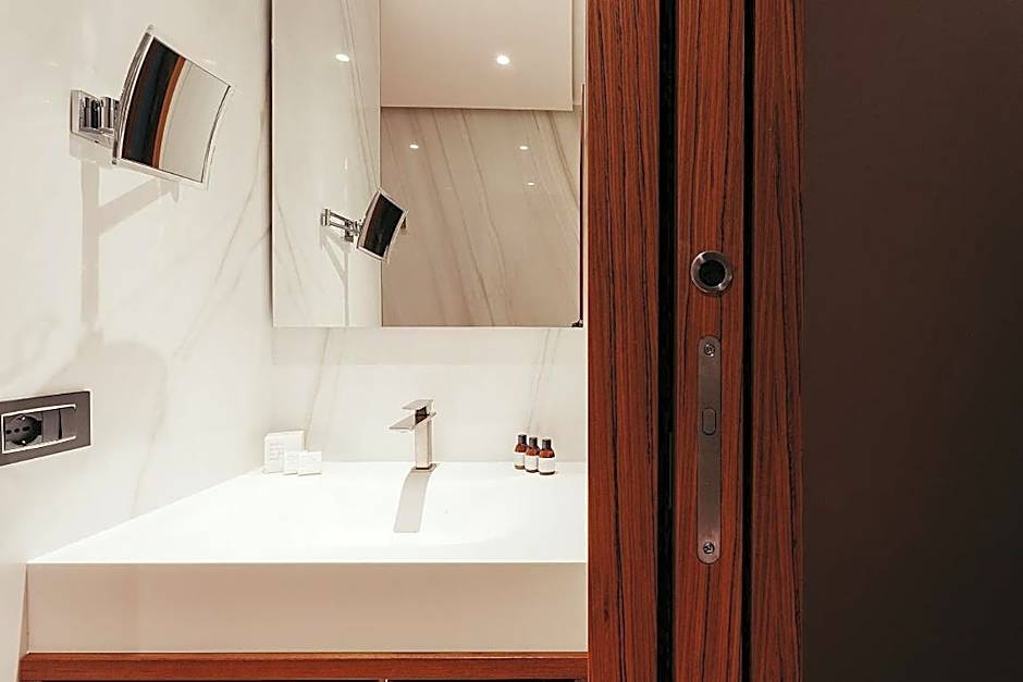 Bacã Suites, Restaurant & Bar