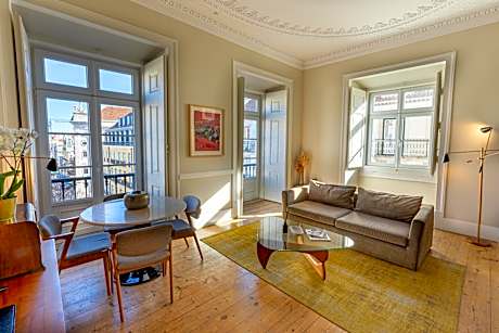 Deluxe 2-Bedroom Apartment with Square View