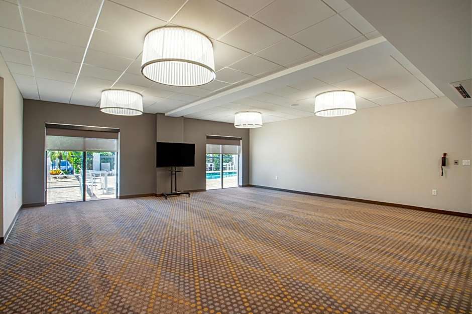 Holiday Inn Tampa North By IHG