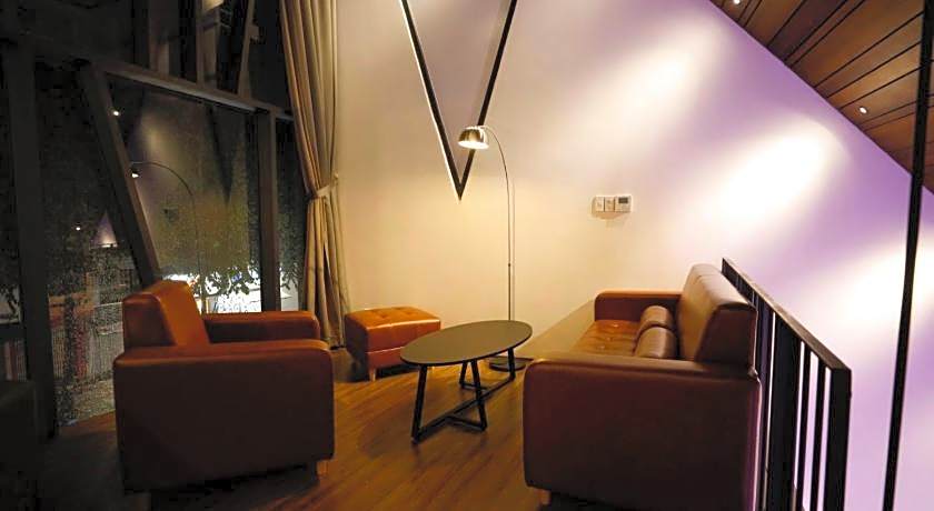 SAIGON TRAVEL LOUNGE