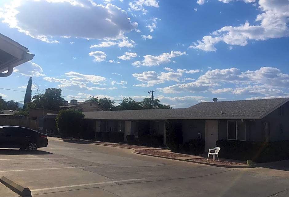 Little Daisy Motel