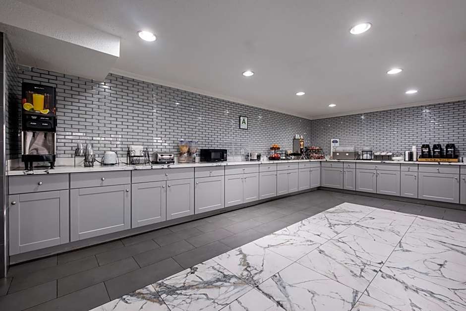 Baymont by Wyndham Louisville Airport South