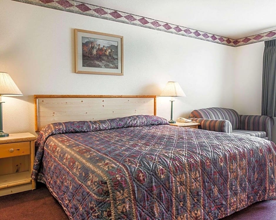 Rodeway Inn & Suites