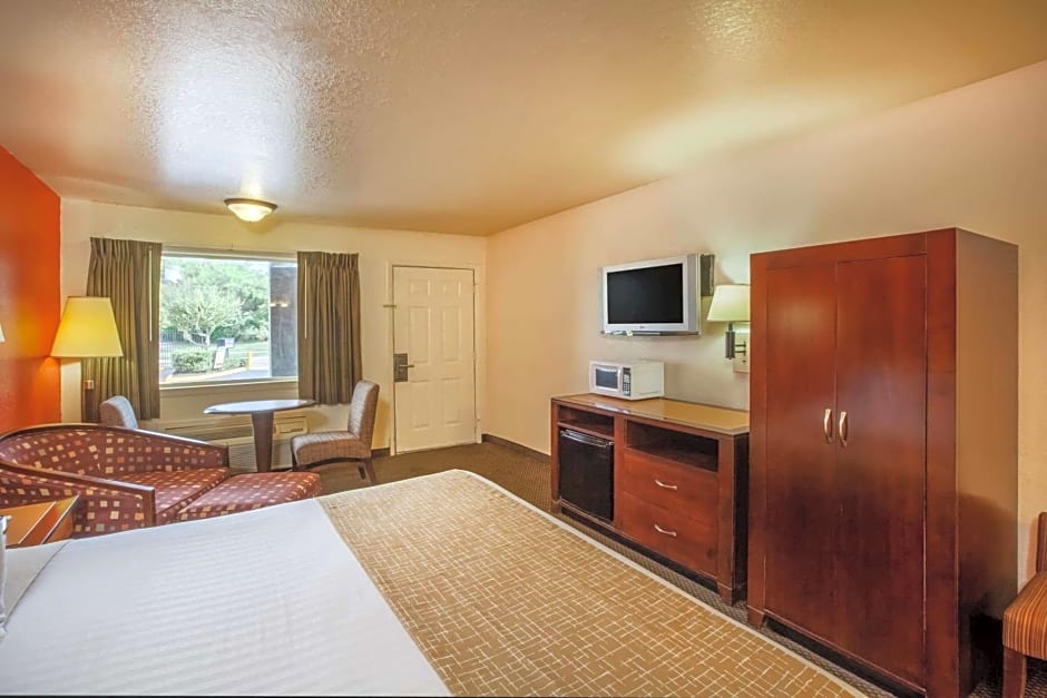 Travelodge by Wyndham Houston Hobby Airport