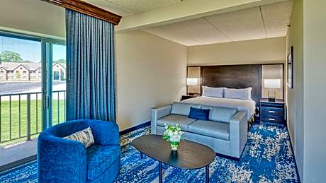 Deluxe King Room with Water View