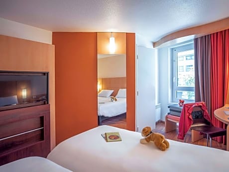 Standard 2 Single Beds