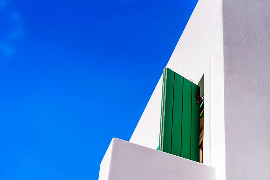 Aelia Apartments & Suites