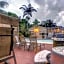 Richard's Motel Courtyard