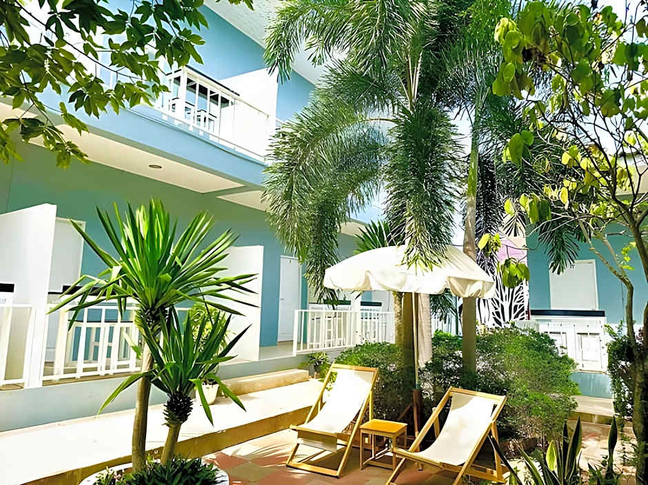 At The Beach Koh Larn