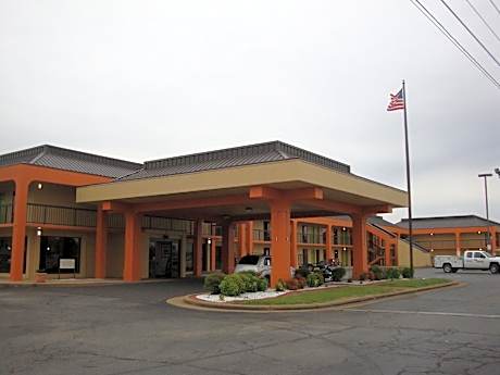 Econo Lodge Inn & Suites Jackson Northwest