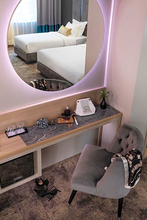 -- ESTE PARK HOTEL -- part of Urban Chic Luxury Design Hotels - Parking & Compliments - next to Shopping & Dining Mall Plovdiv