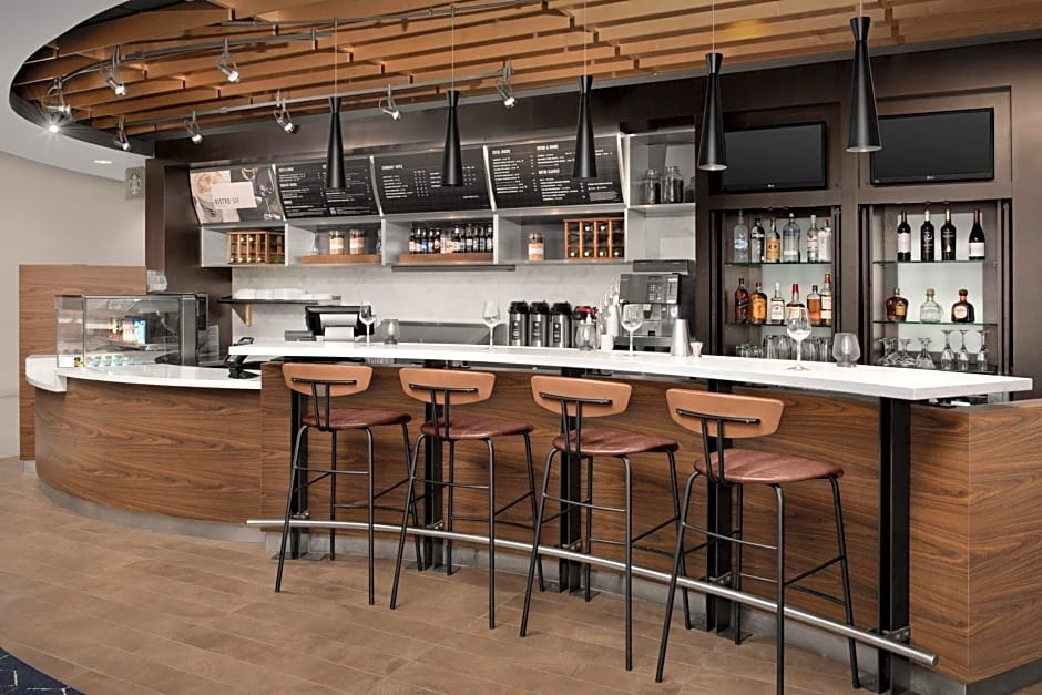 Courtyard by Marriott Syracuse Downtown at Armory Square