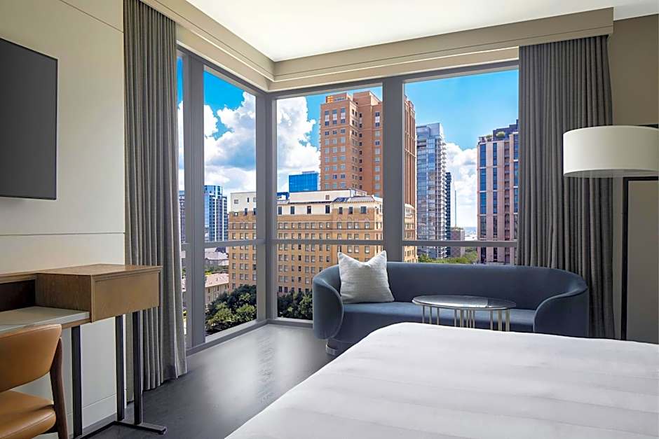 Photo 1 of 8 of Corner, Concierge Level