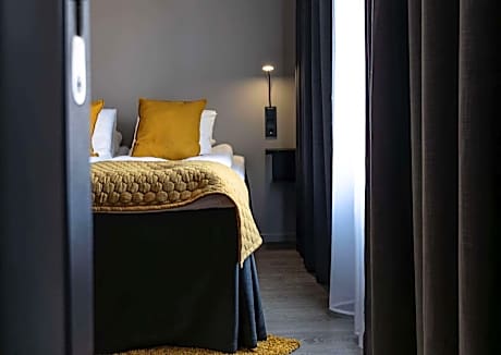 One-Bedroom Executive King Suite with Sofa Bed - Non-Smoking