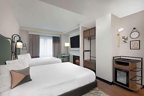 2 Double Beds