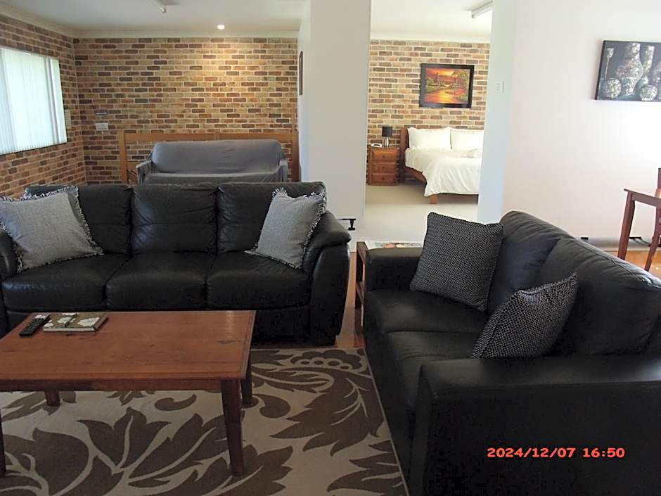 Emerald Tropical Palms B & B