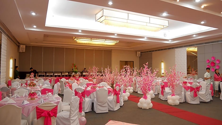 Circle Inn - Hotel & Suites