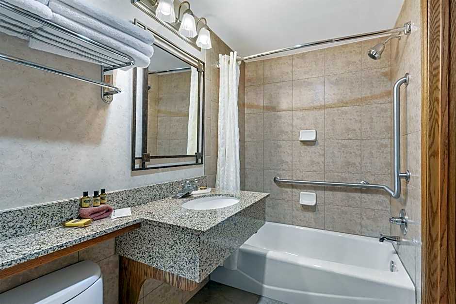Best Western Plus Silver Saddle Inn
