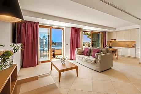One-Bedroom Apartment with Sea View
