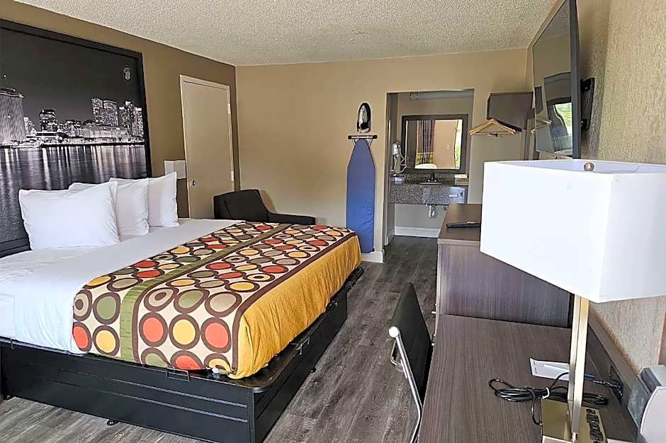 Super 8 by Wyndham Metairie