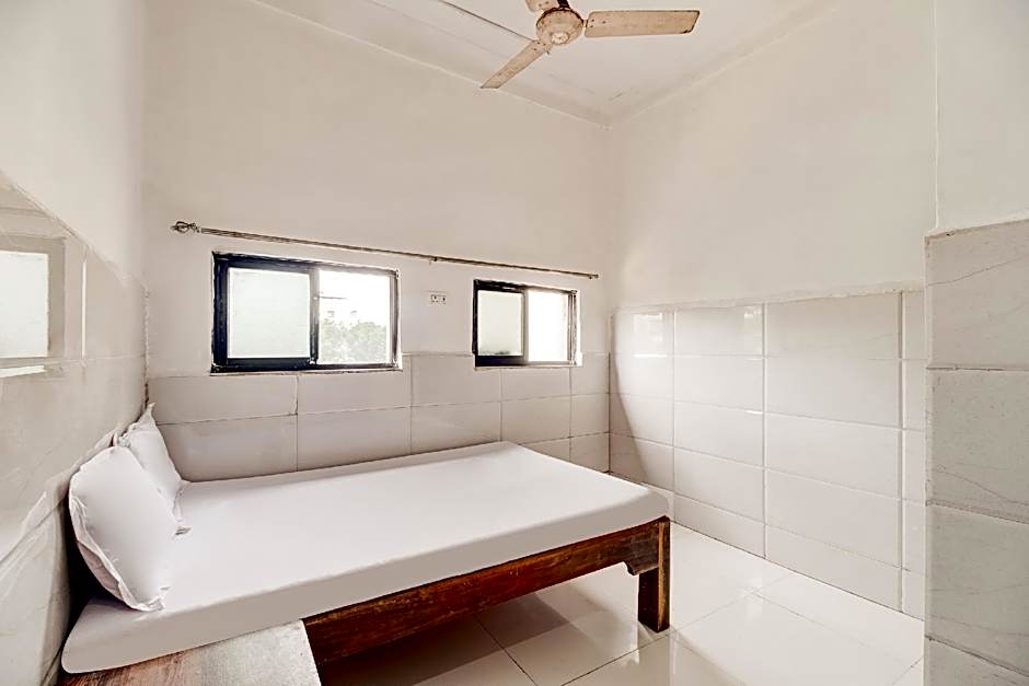 Sargam Lodging And Boarding by OYO Rooms – Bombay/ Mumbai, KY