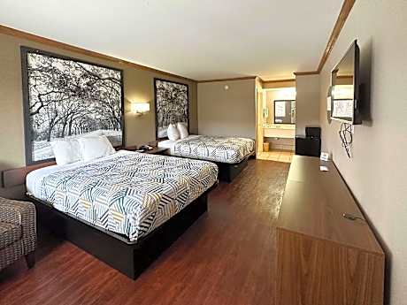 1 KING BED | MOBILITY ACC TUB SMK MICFRIDGE