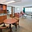 La Quinta Inn & Suites by Wyndham Downtown Conference Center