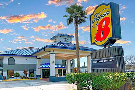 Super 8 by Wyndham Sealy