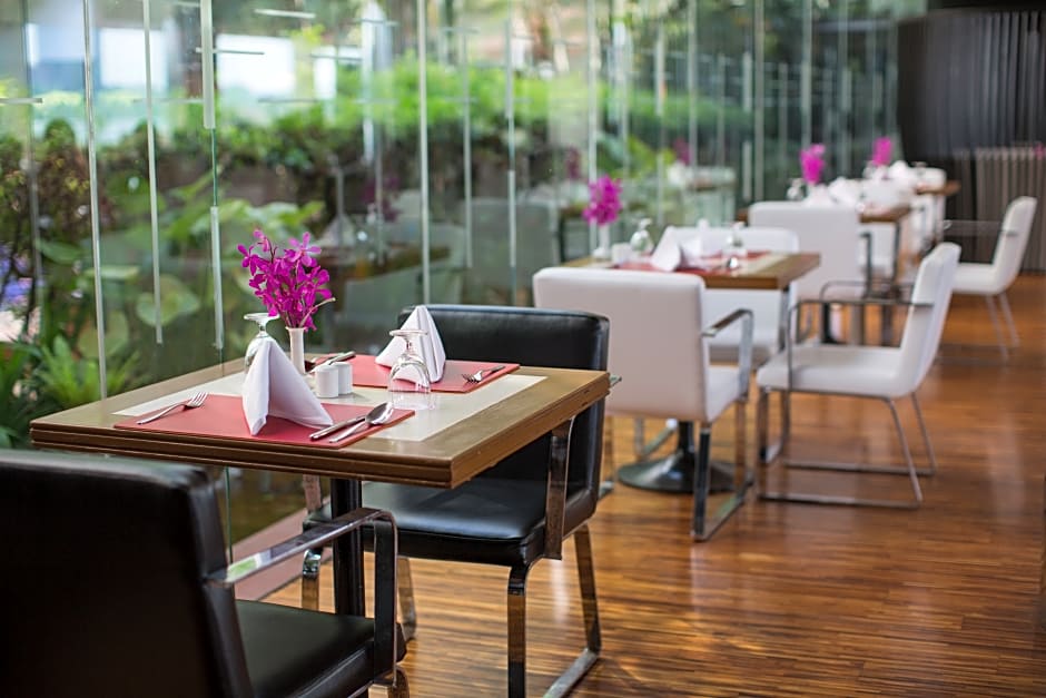 Ramada Plaza by Wyndham Bangkok Menam Riverside