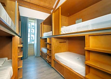 Bed in 8-Bed Mixed Dormitory Room