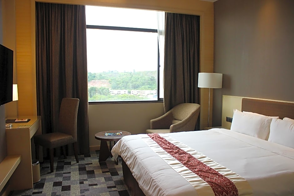Photo 1 of 2 of Superior 1 King Bed, New Wing