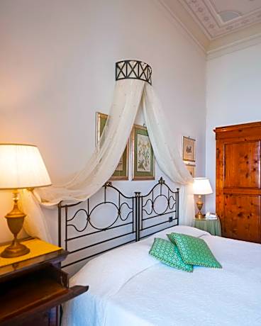 Cottage (Garden View)(1 Queen Bed and 1 Twin Bed)