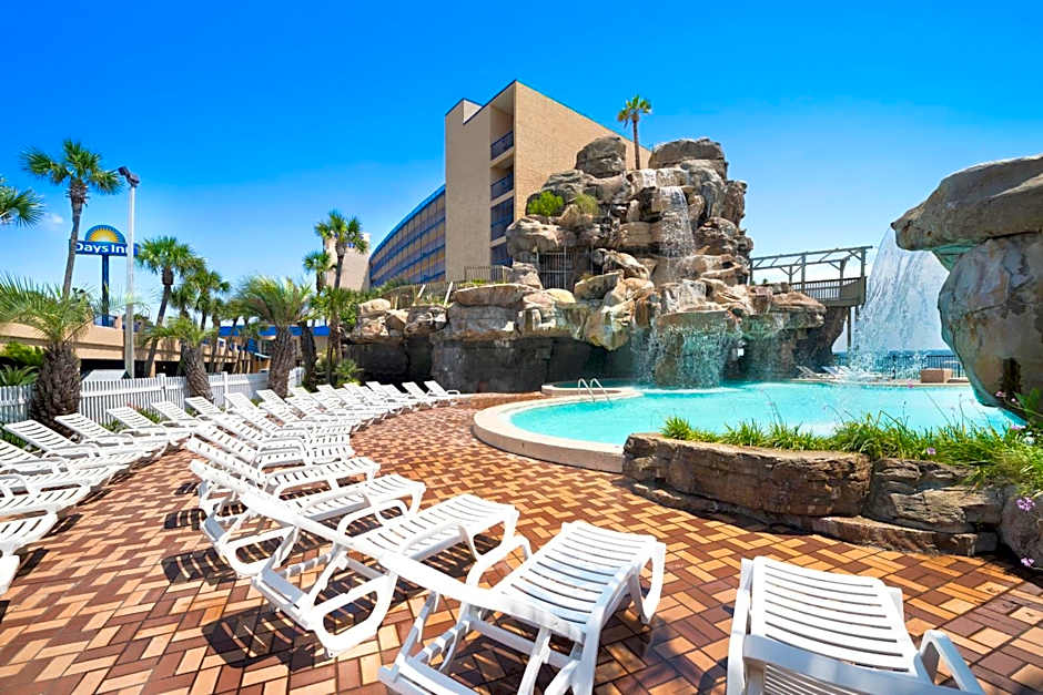 Days Inn by Wyndham Panama City Beach/Ocean Front