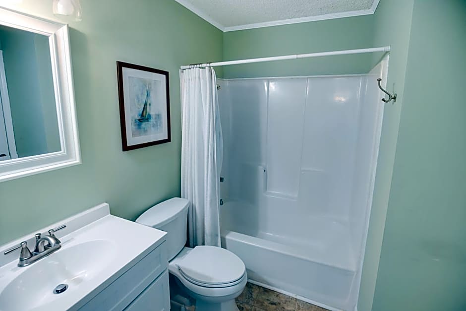 2BR, 2Bath condo Oceanfront Getaway with pool