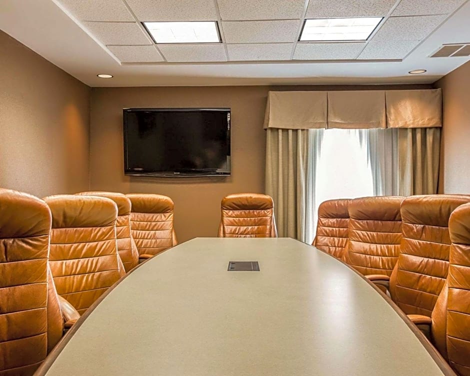 Comfort Suites At WestGate Mall