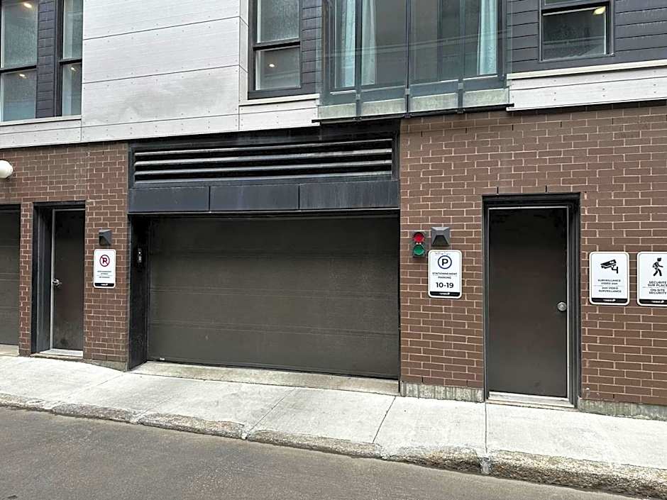 Initial-Matisse- Quebec-parking and pool