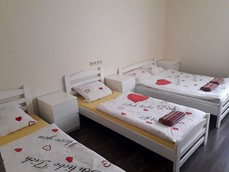 Happy Hotel