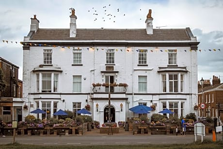 The Queens Hotel