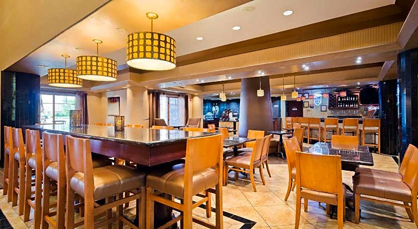 Best Western Plus KC Speedway Inn & Suites