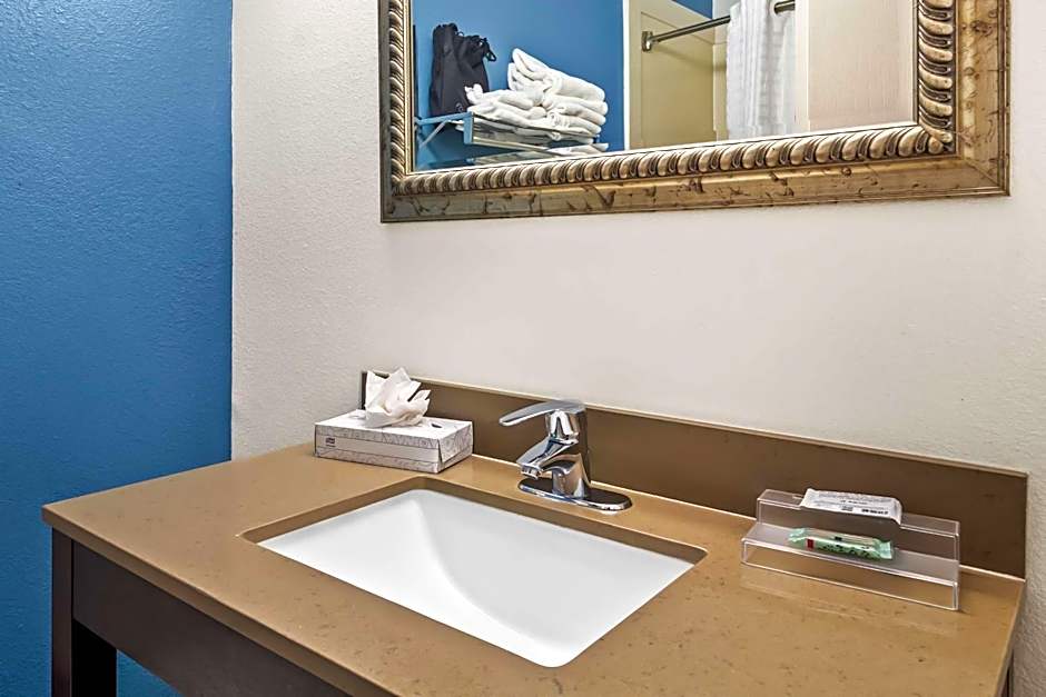 Sonesta Essential IAH Airport JFK Boulevard - Newly Renovated