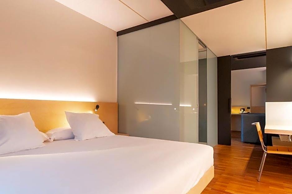 Photo 1 of 6 of Junior Suite