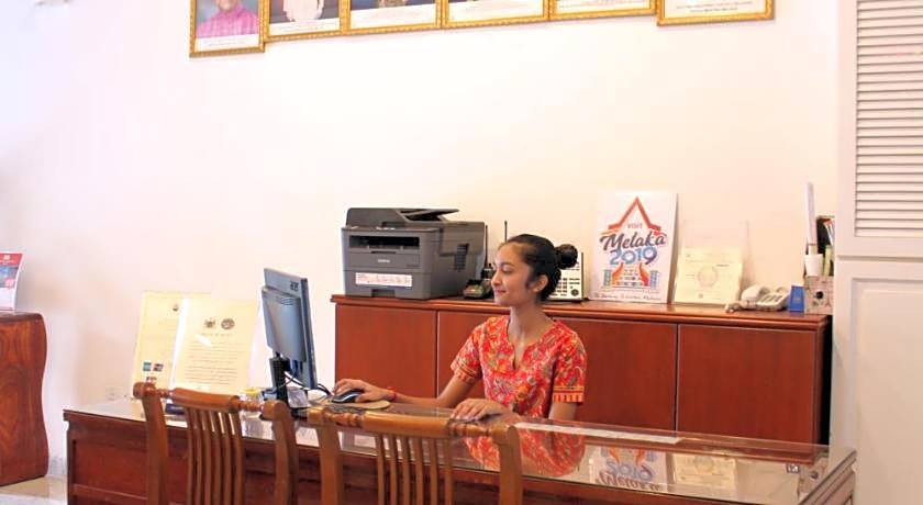 Heeren Straits Hotel