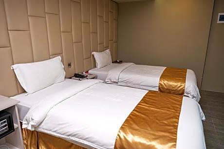 Deluxe Studio
