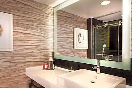 PURE Wellness, Guest room, King